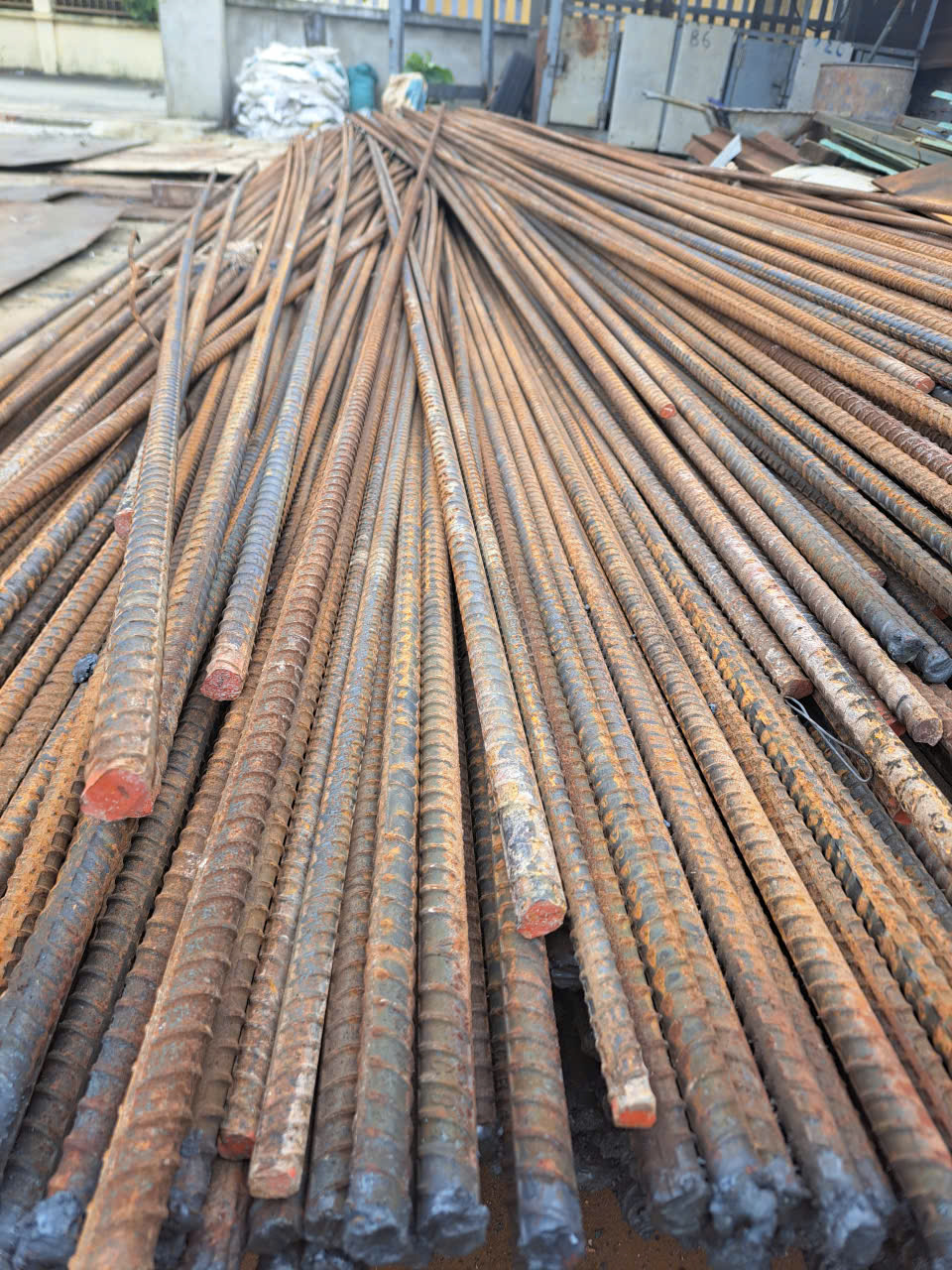 Thu mua sắt thép tồn kho: Định giá theo lô – Phế liệu HOÀNG TÍN PHÁT